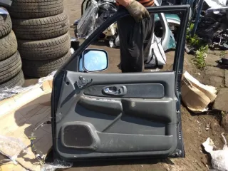  Обшивка двери передняя правая Mitsubishi L200 3 Арт 28134