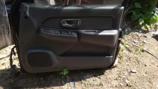  Обшивка двери передняя правая Mitsubishi L200 3 Арт 56816