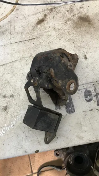  Подушка крепления двигателя Toyota Avensis 1 Арт 84086300, вид 1