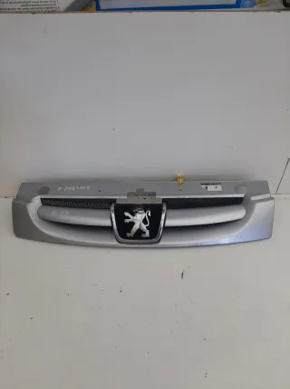  Заглушка (решетка) в бампер Peugeot Partner 1 Арт 24544212