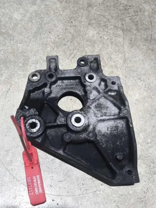 AV6Q10K360AA Кронштейн компрессора кондиционера Ford Focus 2 restailing Арт 0697412, вид 1