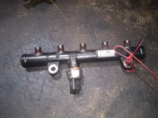 9654726280,55PP02-02,0501905345 Топливная рампа  Ford Focus 2 2.0л Арт 06468245, вид 1