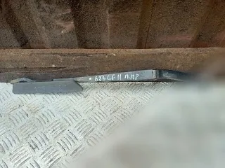  Щеткодержатель (поводок стеклоочистителя, дворник) Mazda 626 GF Арт 145332657, вид 1