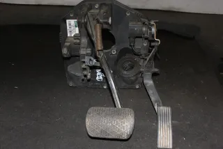 A1682904501 Педальный узел Mercedes A W168 Арт F992, вид 1