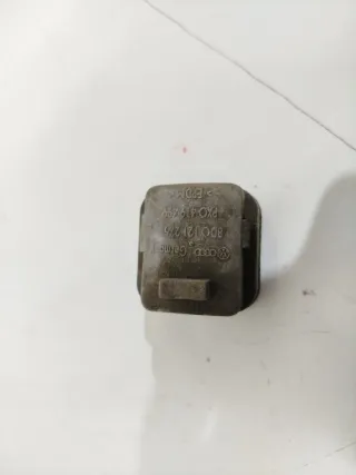 8D0121276 Кронштейн радиатора Volkswagen Passat B5 Арт 92707665, вид 1