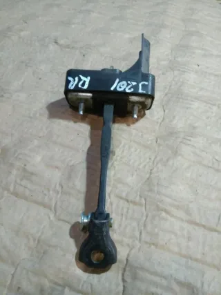 68630-60110 ограничитель двери TOYOTA LAND CRUISER J200 Toyota Land Cruiser 200 Арт 1066072, вид 2