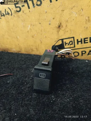 Кнопка подогрева заднего стекла Audi 100 C3 1990г.  - Фото 3