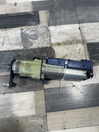 4F9827852G Моторчик (насос) подъема крышки багажника (3-5 двери) Audi A6 C6 (S6,RS6) Арт 93121804, вид 1