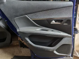  Обшивка двери задней левой (дверная карта) Peugeot 3008 2 Арт 93258783