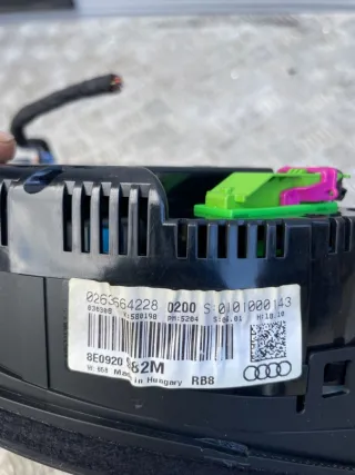 8E0920992M Щиток приборов (приборная панель) Audi A4 B7 Арт 93412859, вид 5