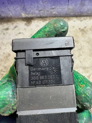 3B0953563C Кнопка подогрева сидений Volkswagen Passat B5 Арт 93436665, вид 2