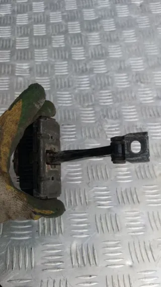 7060189 Ограничитель открывания двери передней BMW 3 E90/E91/E92/E93 Арт 93555210, вид 4