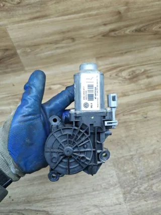 6RU959811 моторчик стеклоподъемника задний правый Volkswagen Polo 5 Арт 93587, вид 1