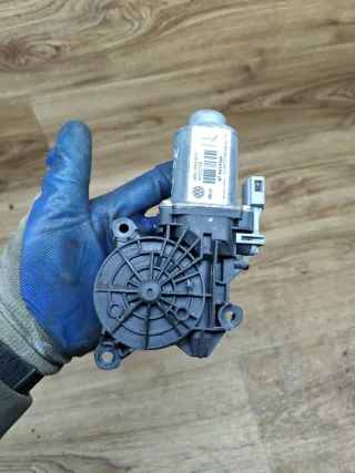 6RU959811 моторчик стеклоподъемника задний правый Volkswagen Polo 5 Арт 93587, вид 4