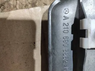 A2106908862 Накладка (молдинг) переднего правого крыла Mercedes E W210 Арт 93950469, вид 3