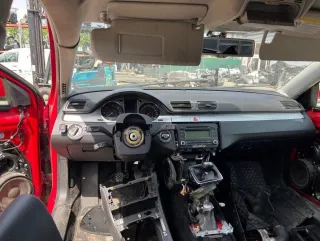 1T0861304 Крючок для одежды Volkswagen Passat B6 Арт 166799, вид 9