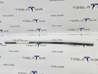 1080684-00,1873572-00 Молдинг двери передний правый Tesla model 3 Арт 31414, вид 1