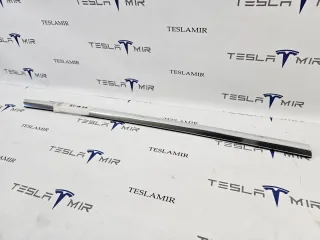 1080684-00,1873572-00 Молдинг двери передний правый Tesla model 3 Арт 31414, вид 2