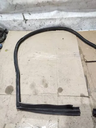  Уплотнитель капота Audi 100 C4 Арт 94215103, вид 3