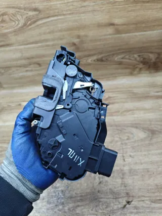 6W8A-21813-AD замок двери передней левой Land Rover Evoque 1 Арт 95326, вид 4