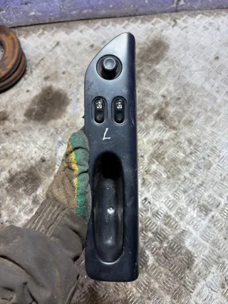  Кнопка стеклоподъемника переднего левого Renault Laguna 1 Арт 94304128, вид 1
