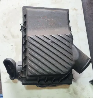 357129607 Корпус воздушного фильтра Volkswagen Passat B3 Арт 94371185, вид 1