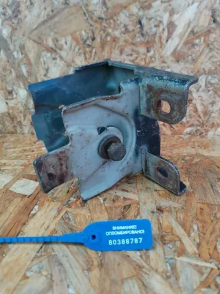 04861459AA Кронштейн КПП Chrysler Voyager 3 Арт 94383406