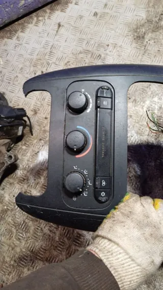 P05005038AA Блок управления печки / климат-контроля Chrysler Voyager 4 Арт 94389443, вид 1
