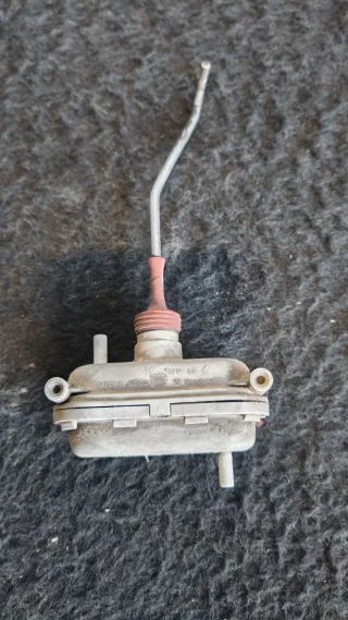 4A0862153 Активатор замка багажника Audi 100 C4 Арт 94402349, вид 1