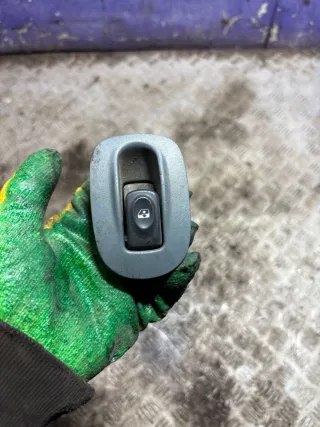7700836270 Кнопка стеклоподъемника переднего правого Renault Scenic 1 Арт 94406517, вид 1