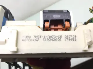 7M5T14A073CE Блок предохранителей Ford Focus 2 restailing Арт 416843, вид 3