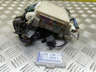 827300KB70 Блок предохранителей Toyota Hilux 8 Арт 214071, вид 1