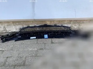 20C427J Заглушка (решетка) в бампер передний BMW 1 F20/F21 Арт 123220586, вид 4