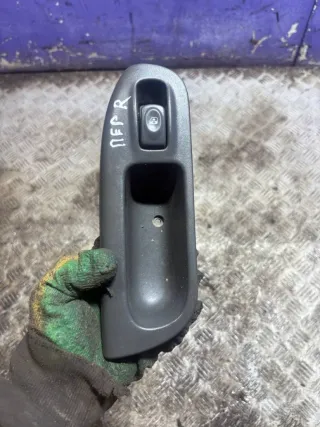  Кнопка стеклоподъемника переднего правого Renault Scenic 1 Арт 94447126, вид 1