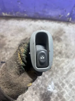  Кнопка стеклоподъемника заднего левого Renault Scenic 1 Арт 94447236, вид 1