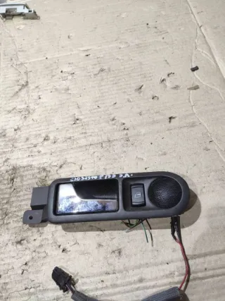  Ручка внутренняя задняя левая Volkswagen Passat B5 Арт 94462312, вид 1