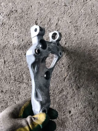 9672950980 Кронштейн компрессора кондиционера Citroen C3 Picasso restailing Арт MT29095803, вид 3