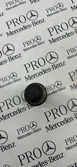 A2058800027 отбойник капота (демпфер) Mercedes C W205 Арт 100285, вид 3