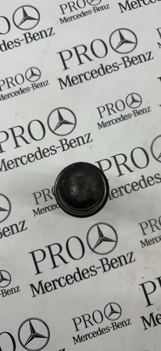 A2058800027 отбойник капота (демпфер) Mercedes C W205 Арт 100284, вид 3