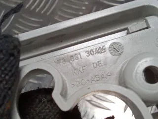1T0861304M Крючок для одежды Volkswagen Passat B6 Арт 94552795, вид 7