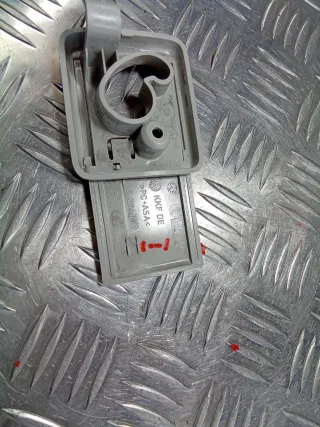 1T0861304M Крючок для одежды Volkswagen Passat B6 Арт 94552795, вид 5