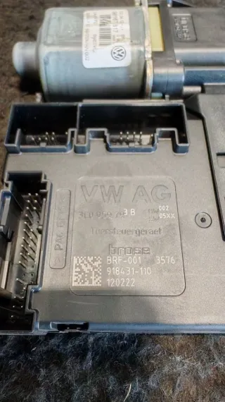 3C095979 Моторчик стеклоподъемника передний правый Volkswagen Passat B7 Арт 94558894, вид 2