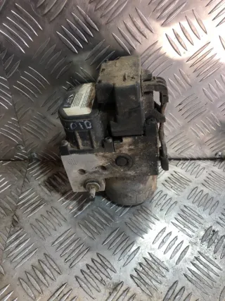  Блок управления ABS Toyota Avensis 1 Арт 94567680, вид 1
