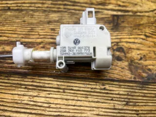 3C0810773 Активатор замка крышки топливного бака Volkswagen Passat B6 Арт 94571993, вид 3