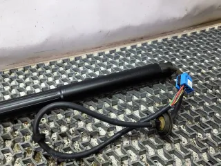 A1668901230, A1668900100, A1668900530 Амортизатор багажника Mercedes GL X166 Арт 7-161-61, вид 3