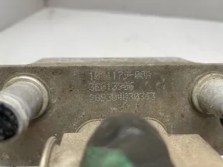 600736200D,10747600E Теплообменник масляного фильтра Tesla model S Арт 100307, вид 4