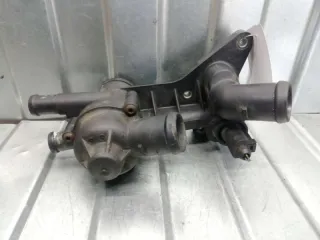 03С121111В Корпус термостата Volkswagen Polo 4 Арт 7856, вид 1