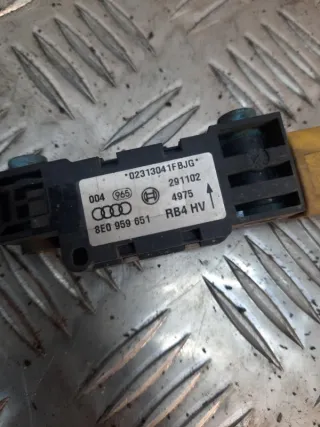 8E0959651 Датчик удара Audi A4 B6 Арт 29348, вид 6