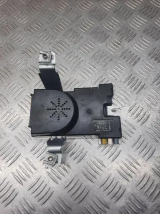 8P4035225 Усилитель антенны Audi A3 8P Арт 29608, вид 1
