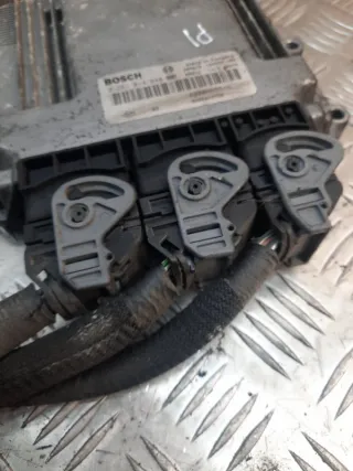 8200666516 Блок управления двигателем Opel Vivaro A Арт 30976, вид 2